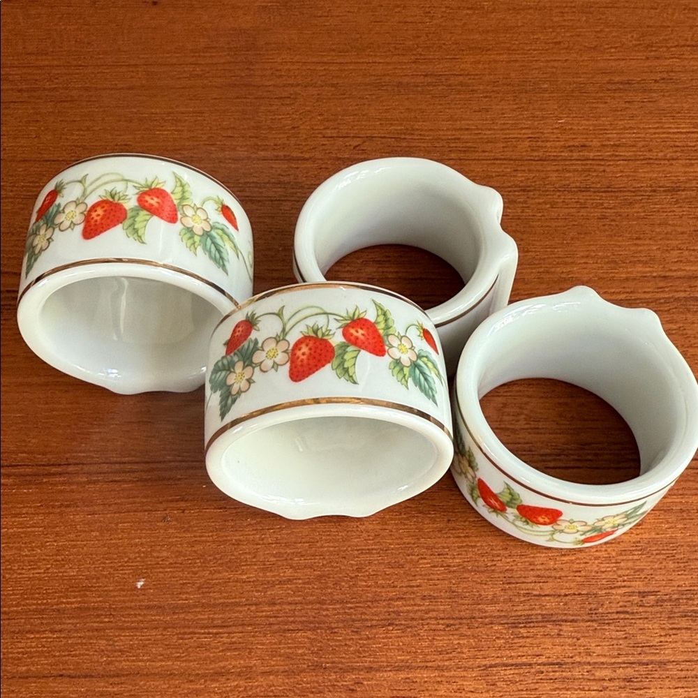 Made in Brazil charming country vintage Strawberry  Ceramic Napkin Rings set x4